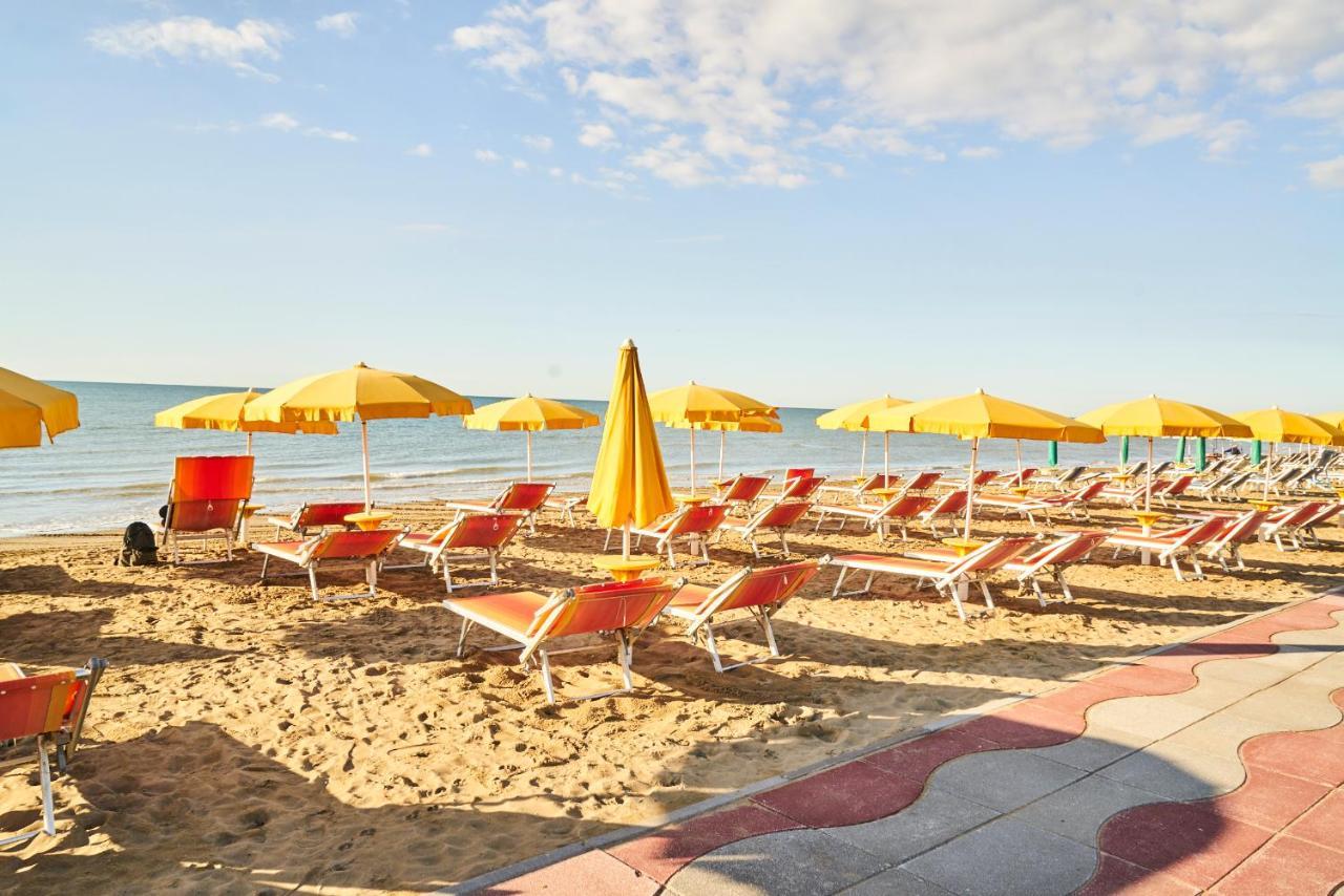 Aparthotel La Pineta Лидо-ди-Езоло Экстерьер фото