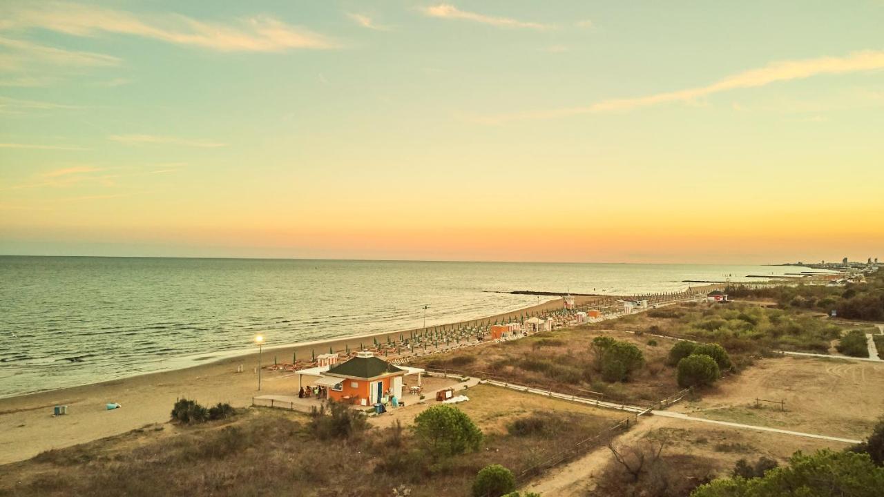 Aparthotel La Pineta Лидо-ди-Езоло Экстерьер фото