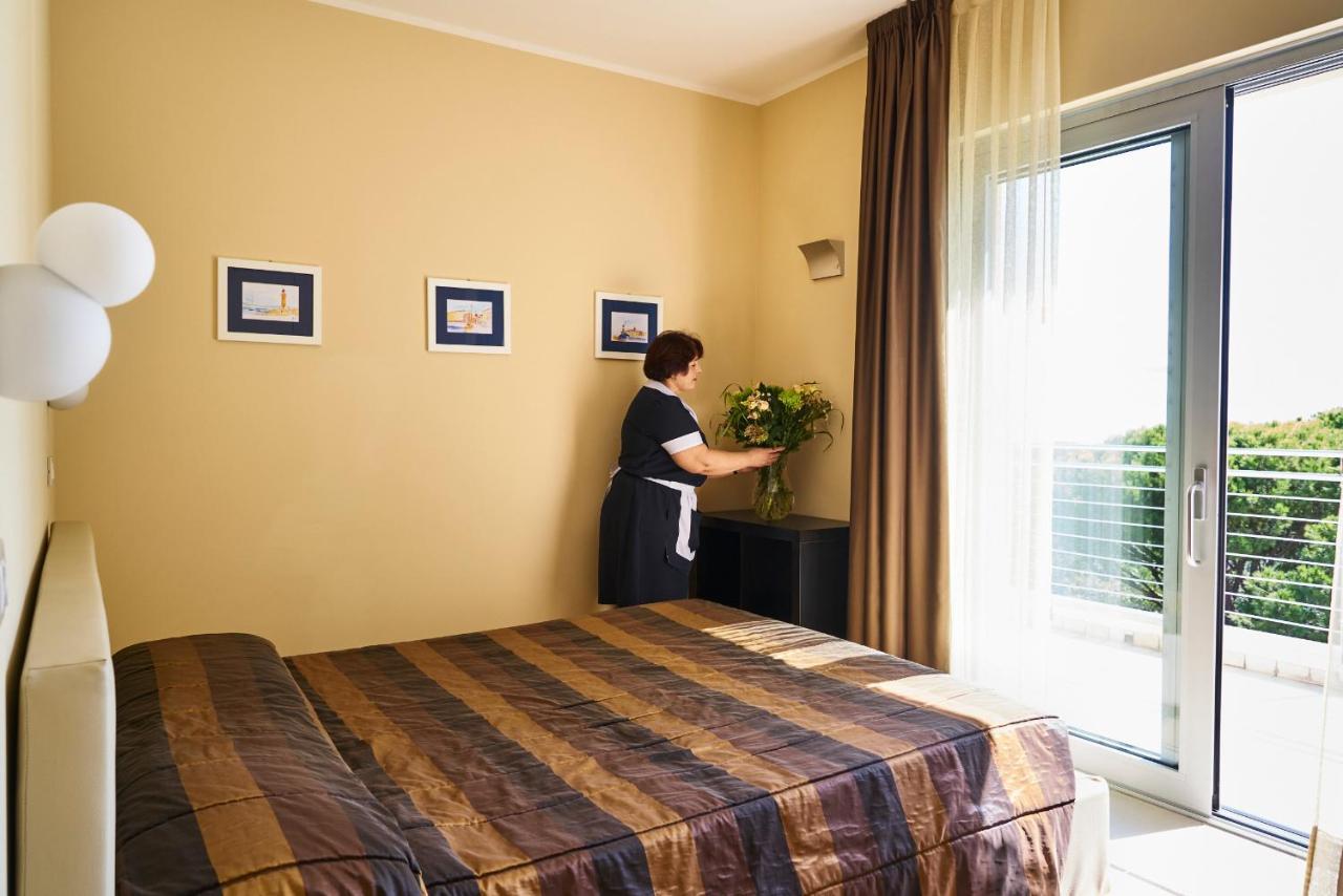 Aparthotel La Pineta Лидо-ди-Езоло Экстерьер фото