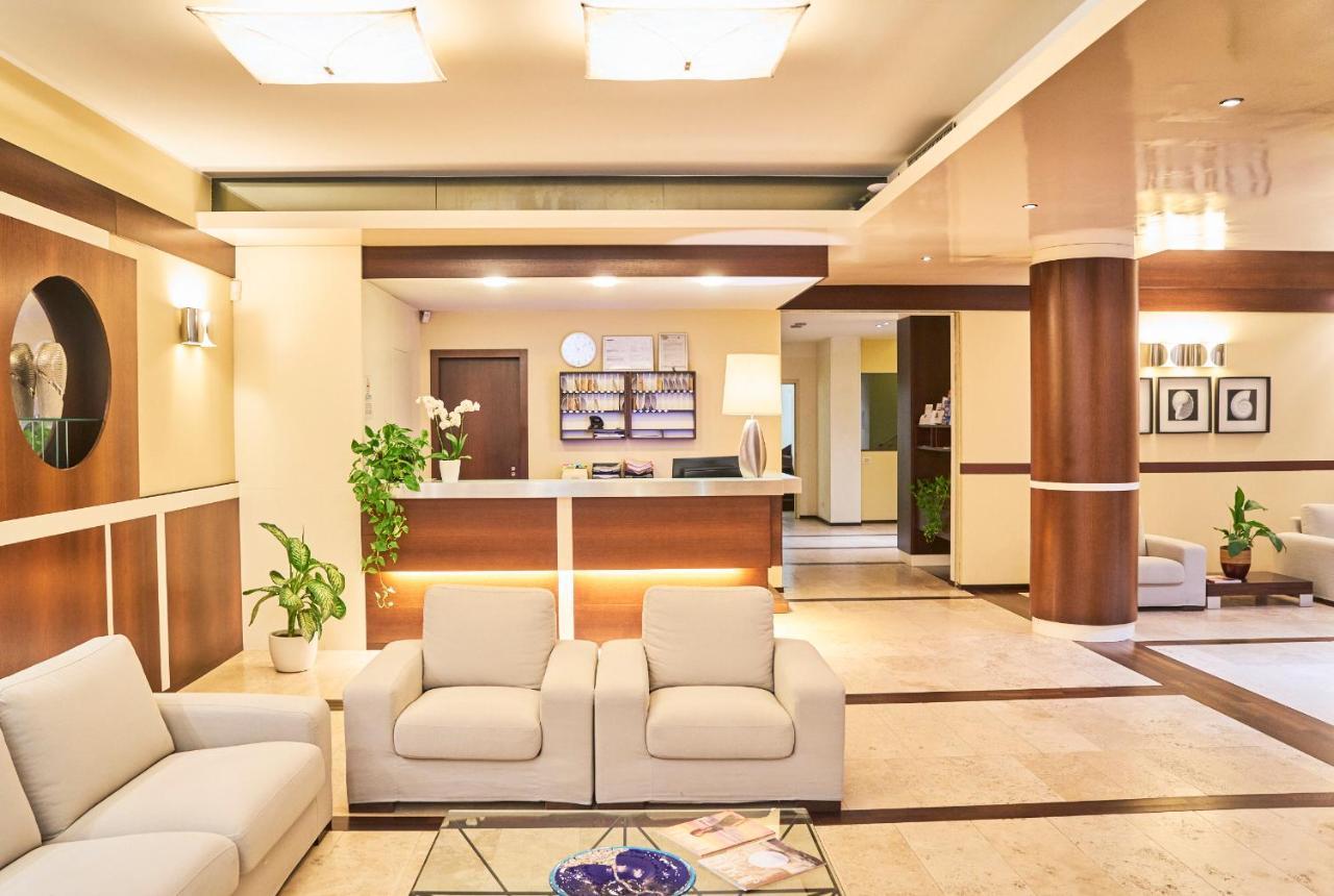 Aparthotel La Pineta Лидо-ди-Езоло Экстерьер фото