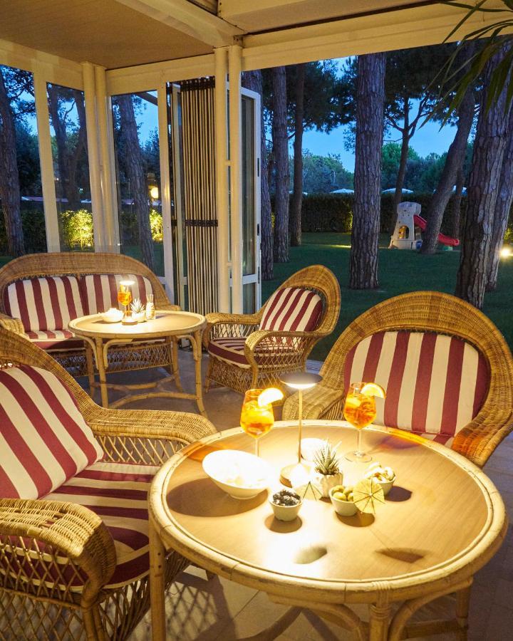 Aparthotel La Pineta Лидо-ди-Езоло Экстерьер фото