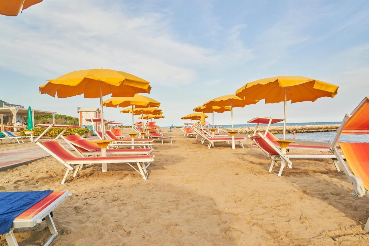 Aparthotel La Pineta Лидо-ди-Езоло Экстерьер фото