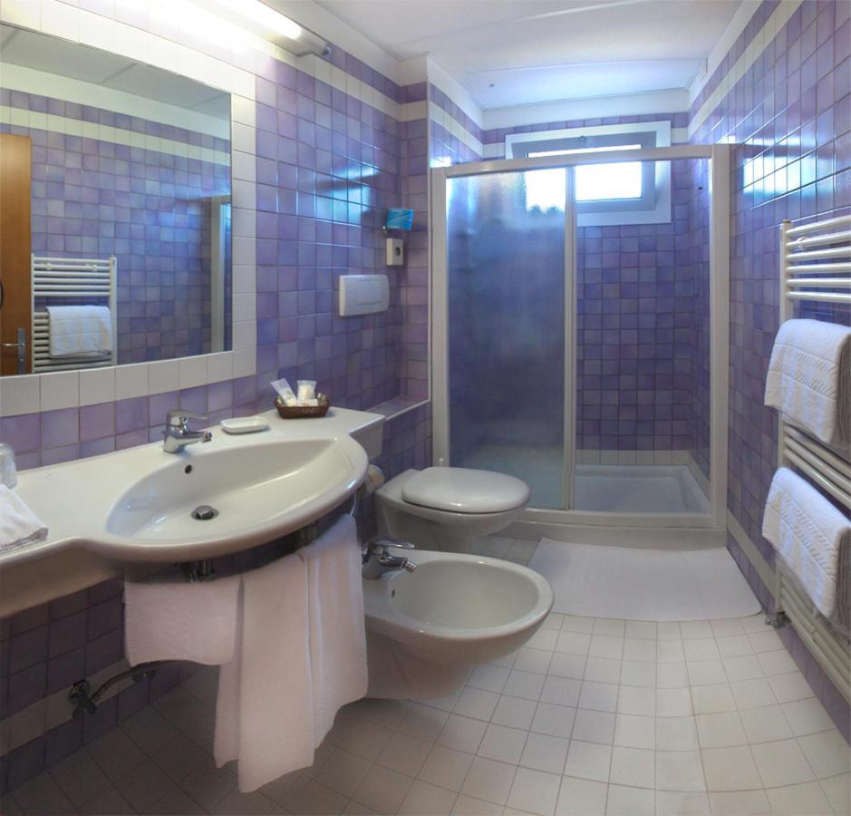 Aparthotel La Pineta Лидо-ди-Езоло Экстерьер фото