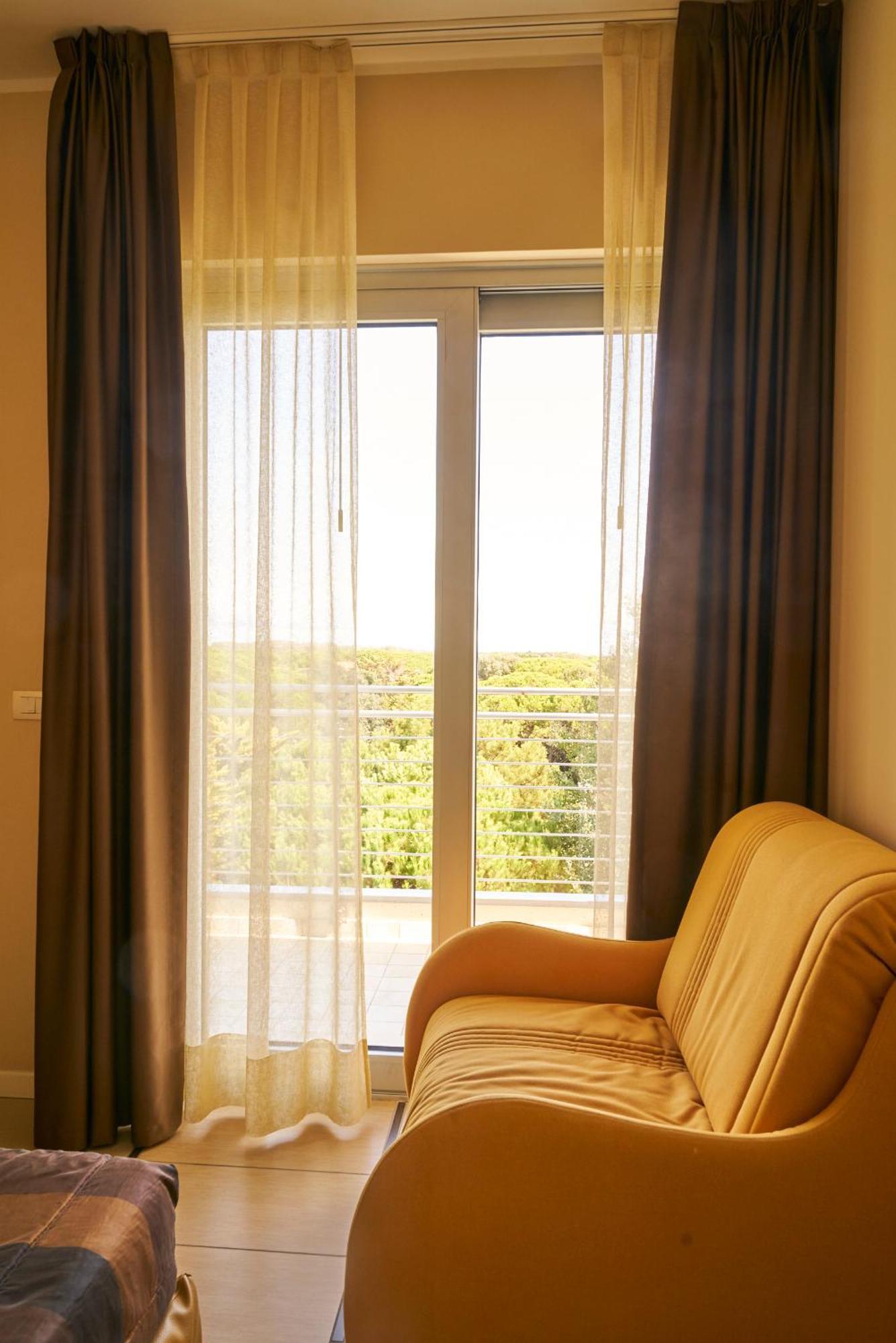 Aparthotel La Pineta Лидо-ди-Езоло Экстерьер фото