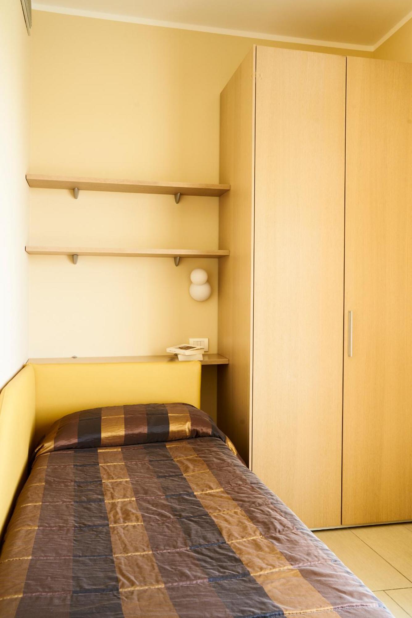 Aparthotel La Pineta Лидо-ди-Езоло Экстерьер фото
